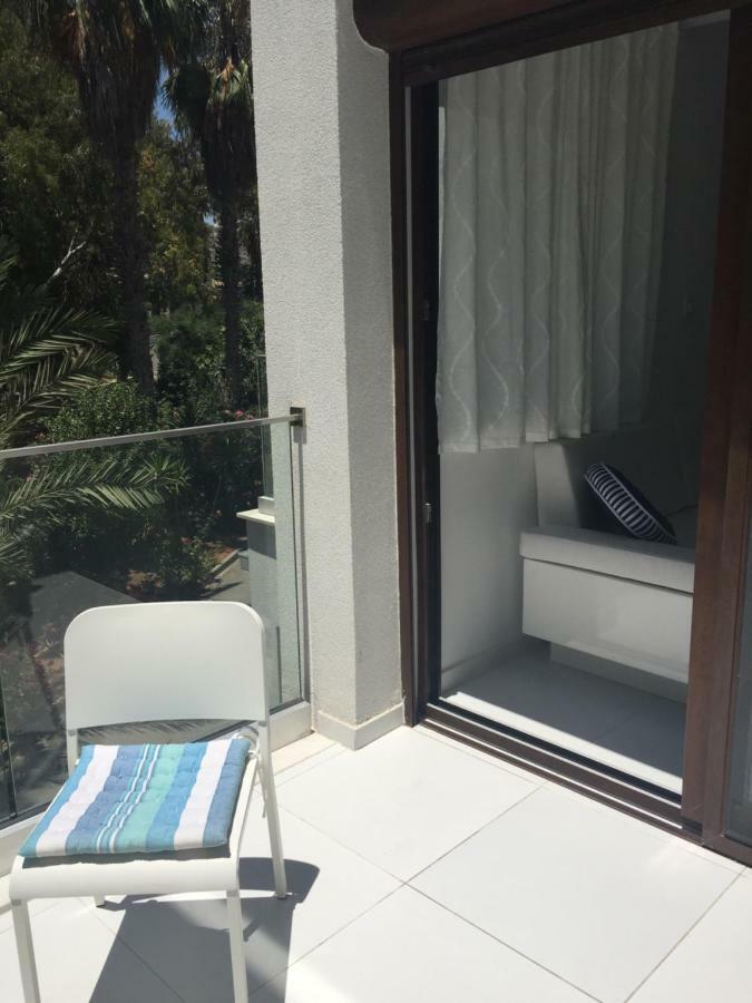 Modern Seaview Beach Studio Лимасол Экстерьер фото