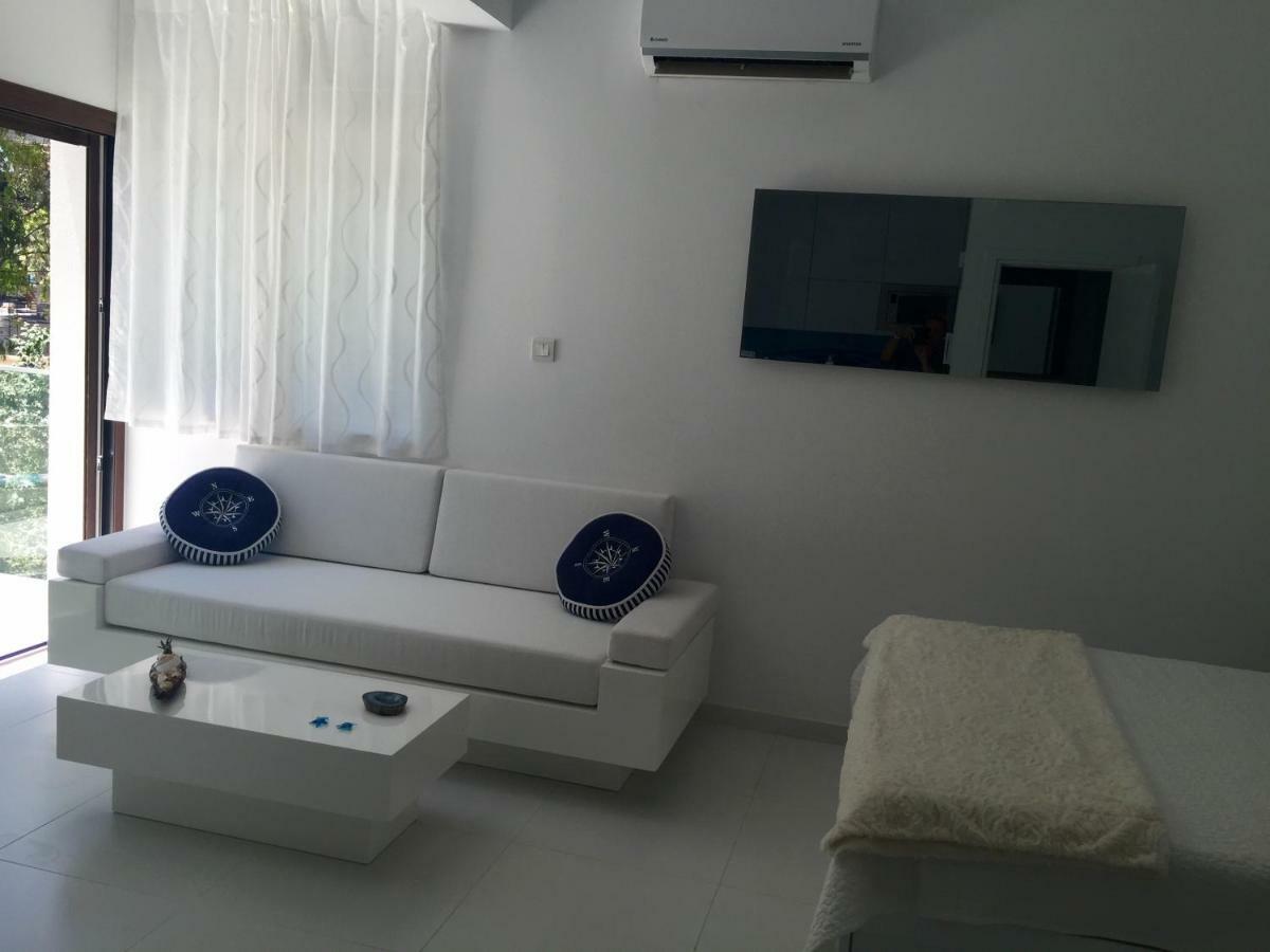 Modern Seaview Beach Studio Лимасол Экстерьер фото
