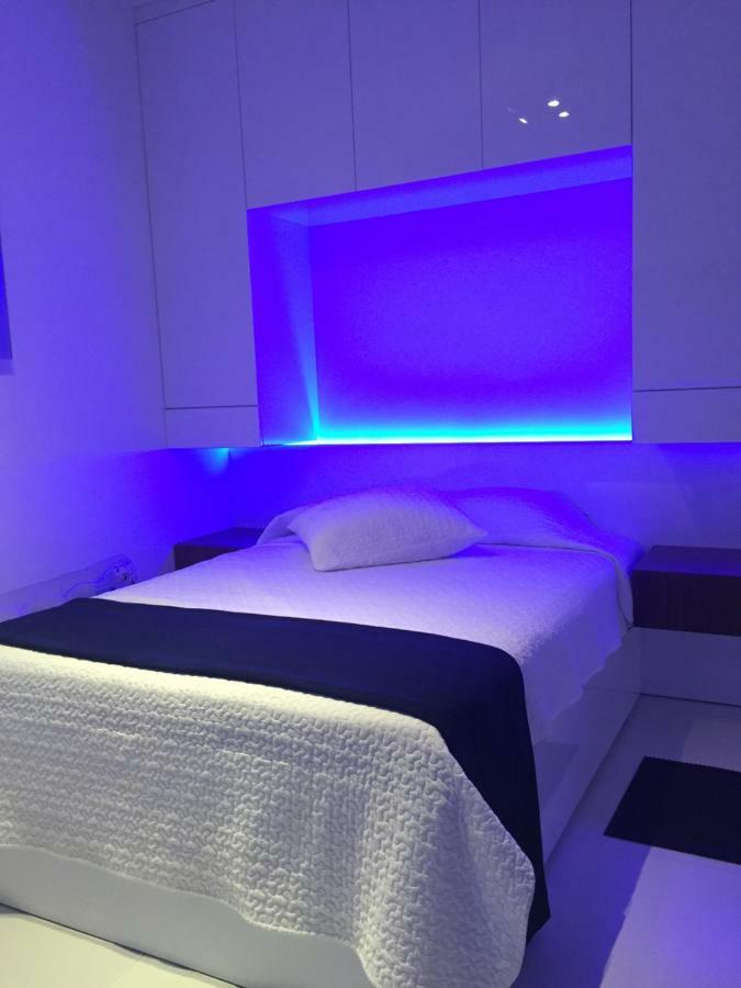 Modern Seaview Beach Studio Лимасол Экстерьер фото